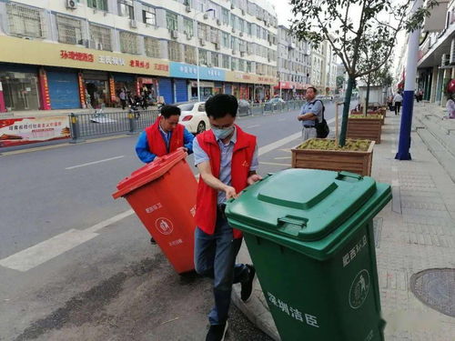 紅馬甲映初心，垃圾夾寫文明——你我皆是城市美容師